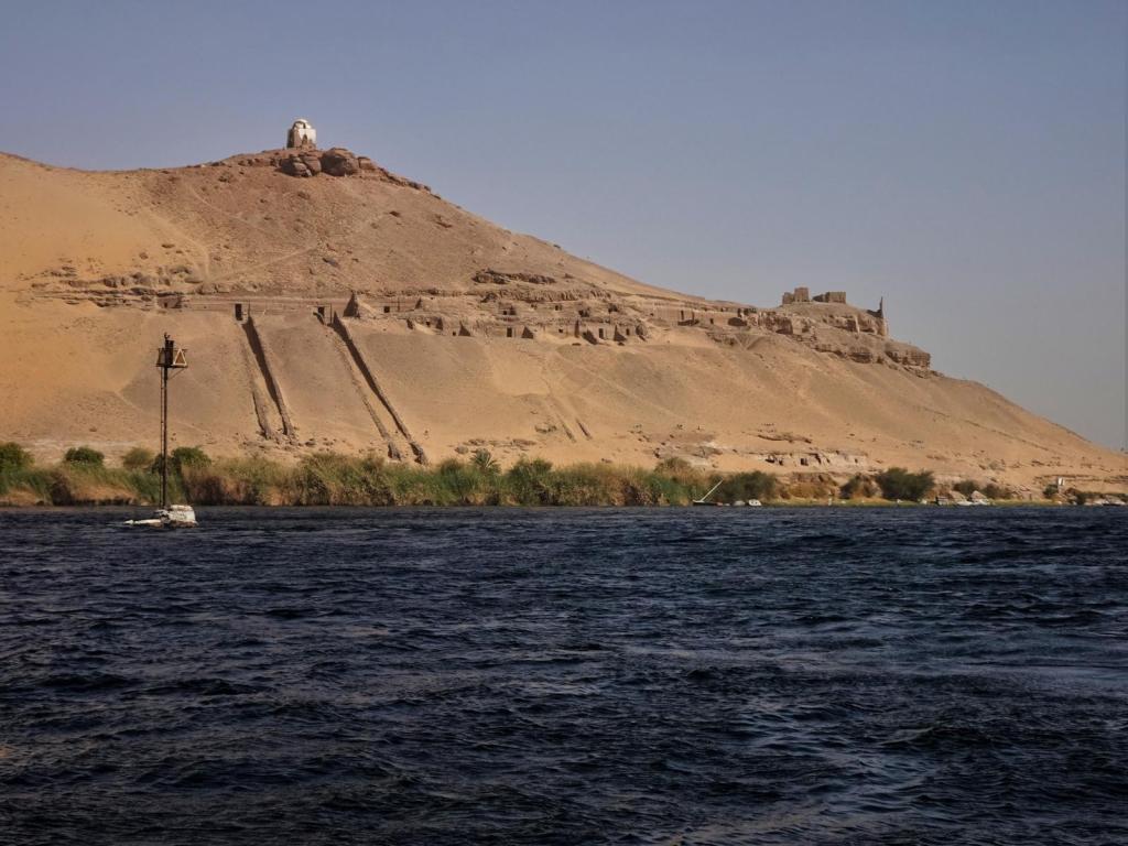 Assuan: Blick zum Kubbet el-Hawa (2023)