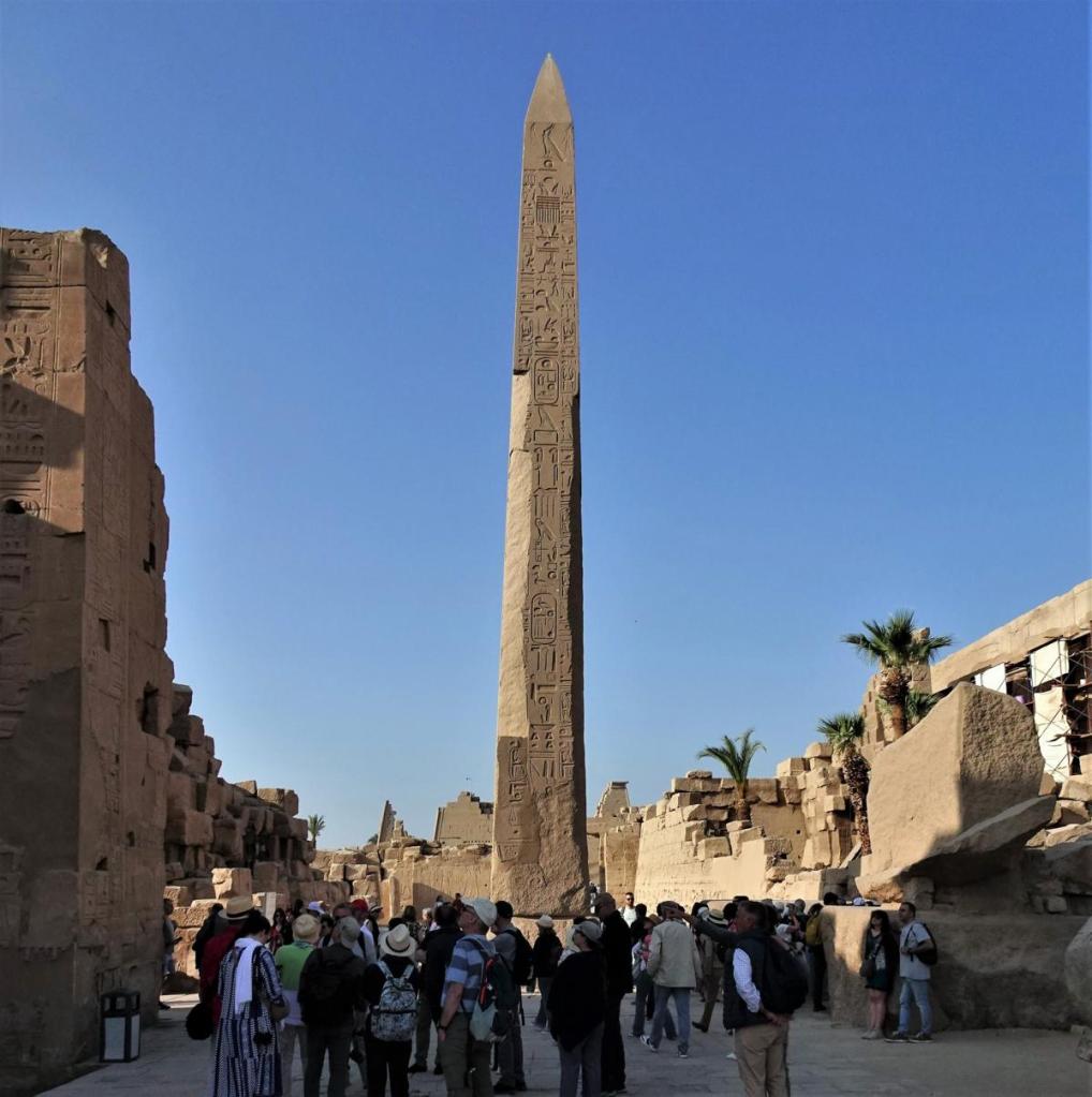 Karnak: Amuntempel - Mittelhof mit Obelisk Thutmosis I. (2023)