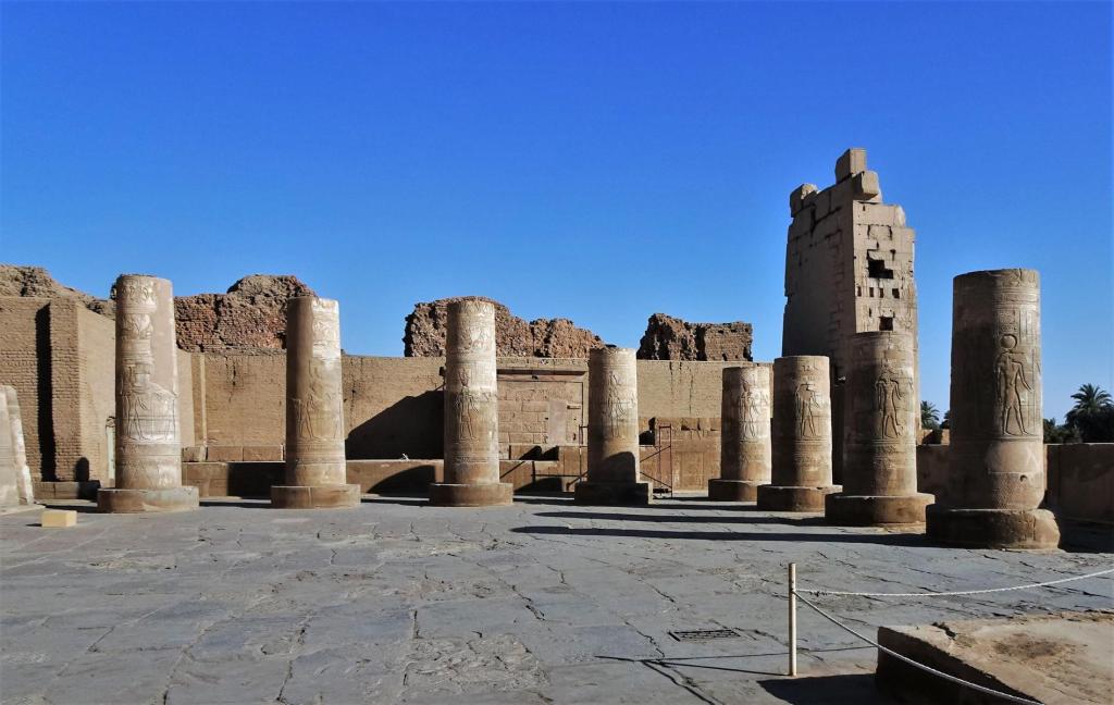 Kom Ombo: Doppeltempel - Hof (2023)