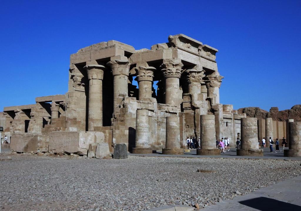 Kom Ombo: Doppeltempel - Hof und Säulenhalle (2023)