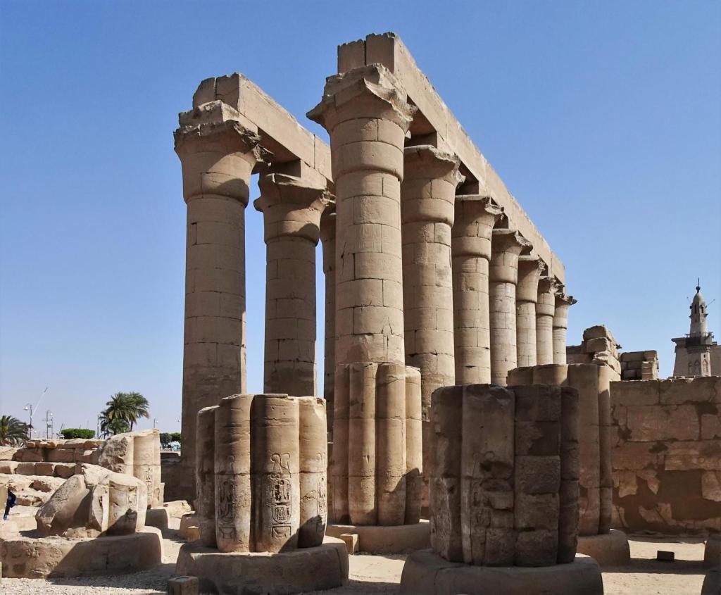 Luxor: Luxor-Tempel - Säulengang des Amenophis III. (2023)
