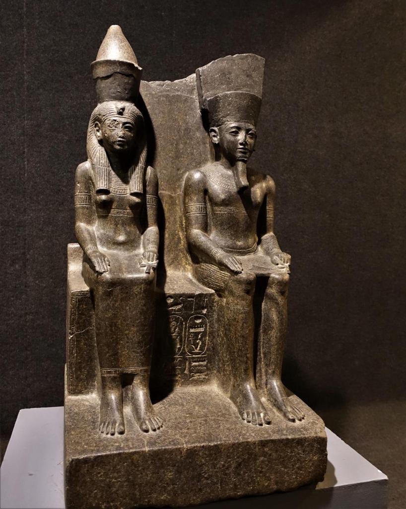 Luxor: Luxor-Museum - Statue von Amun und Mut [Granit Karnak] (2023)