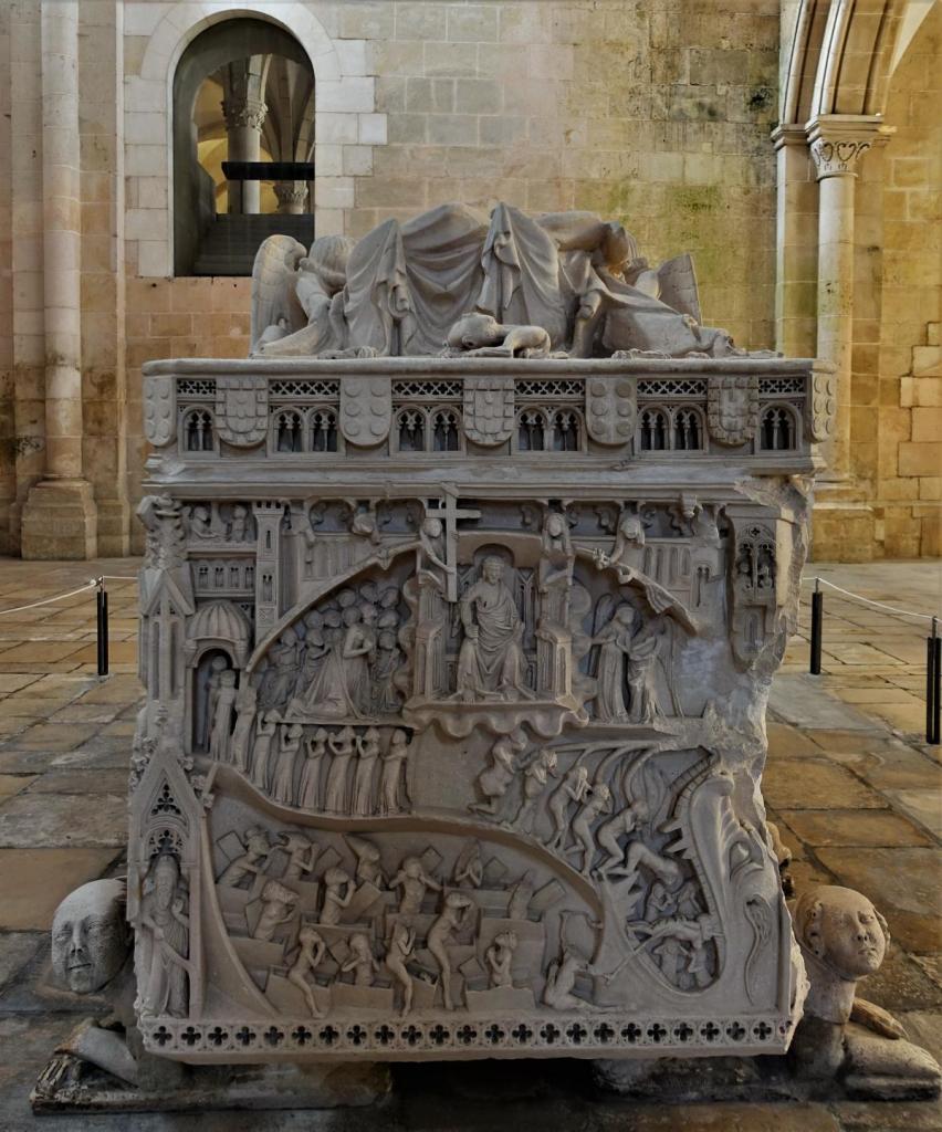 Alcobaça: Klosterkirche - Sarkophag von Ines de Castro (2023)