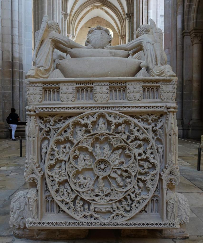 Alcobaça: Klosterkirche - Sarkophag von Peter I. (2023)