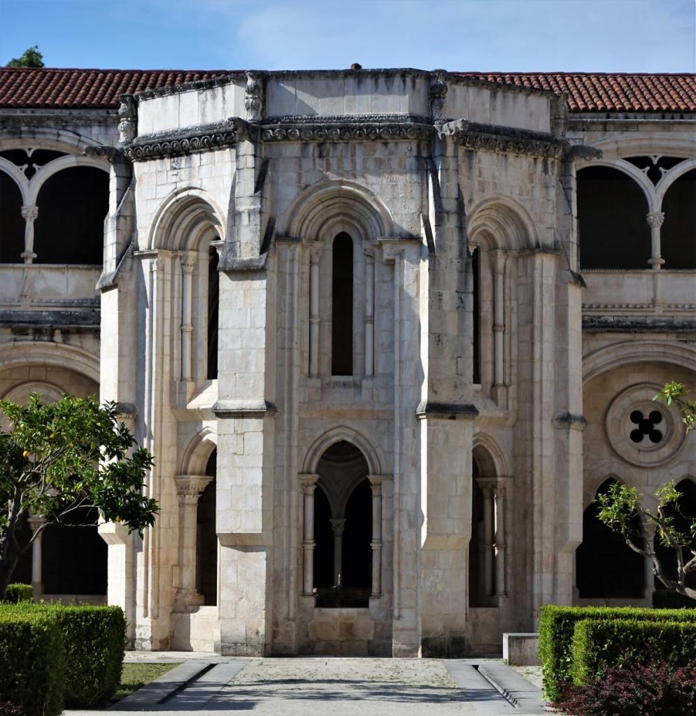 Alcobaça: Kloster - Kreuzgang, Brunnenhaus (2023)