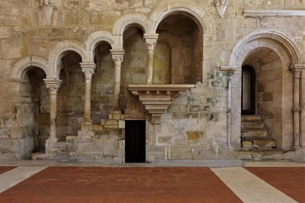 Alcobaça: Kloster - Refektorium, Lesekanzel (2023)