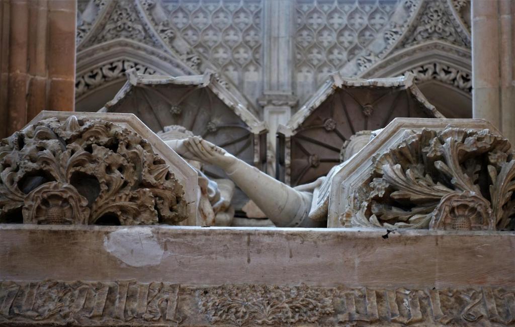 Batalha: Klosterkirche - Gründerkapelle Sarkophag für Johann I. [João] und Philippa von Lancaster (2023)
