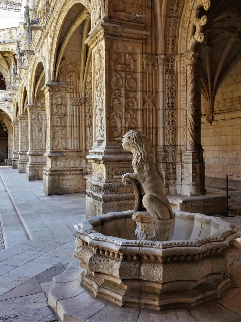 Belem: Hieronymitenkloster - Kreuzgang mit Löwenbrunnen (2023)
