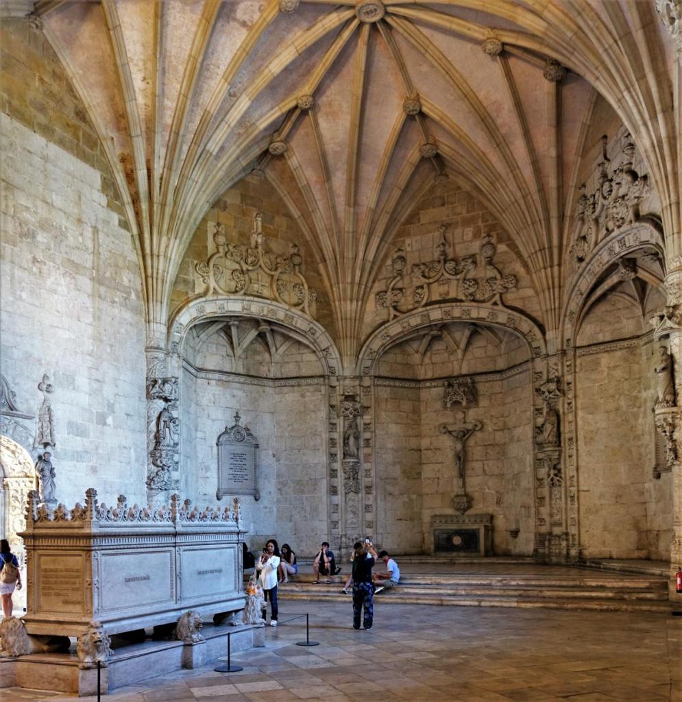 Belem: Hieronymitenkloster - Kapitelsaal mit Sarkophag von Alexander Herculano (2023)
