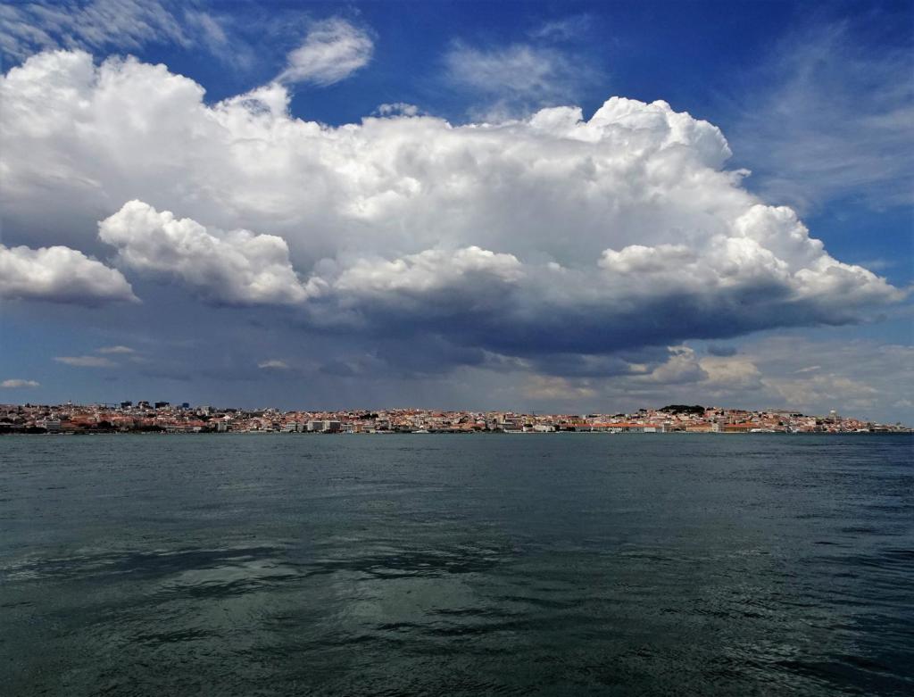 Lissabon: Blick von Cacilhas auf die Stadt (2023)