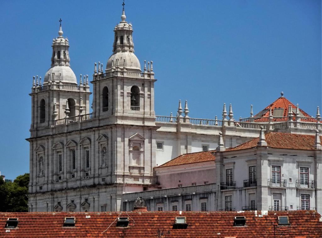 Lissabon: Vinzenzkloster vor den Mauern [Blick vom Miradouro de Sta. Luzia] (2023)