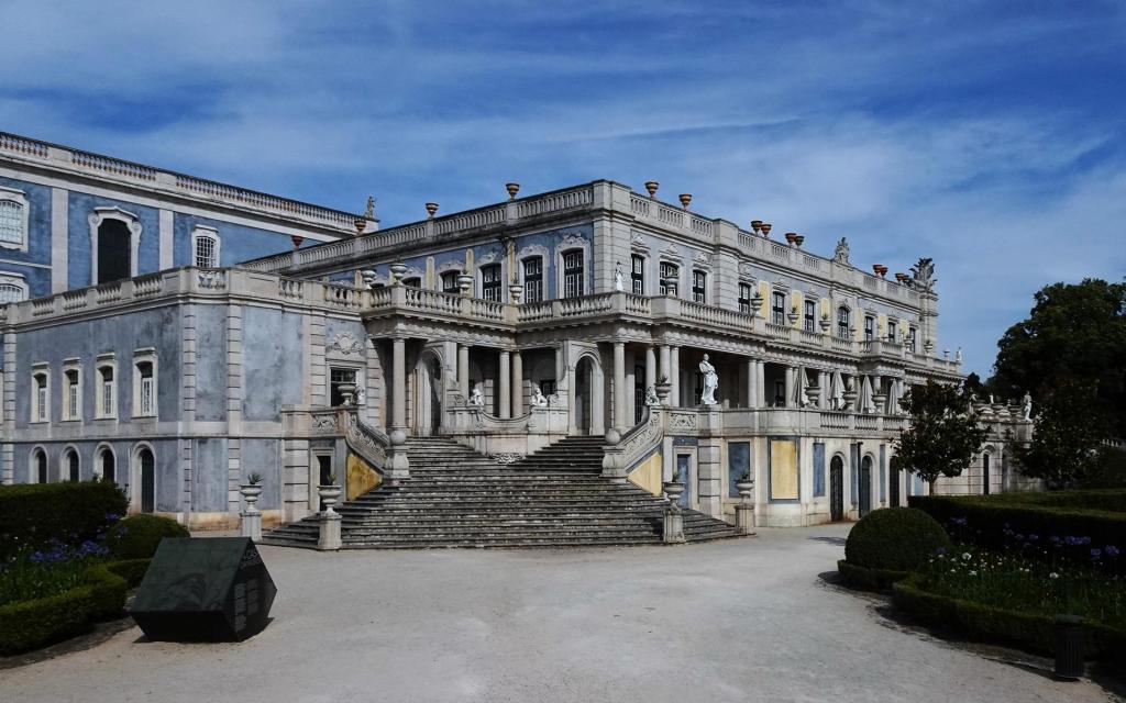 Queluz: Schloss - Robillon-Pavillon = Westflügel und Löwentreppe (2023)