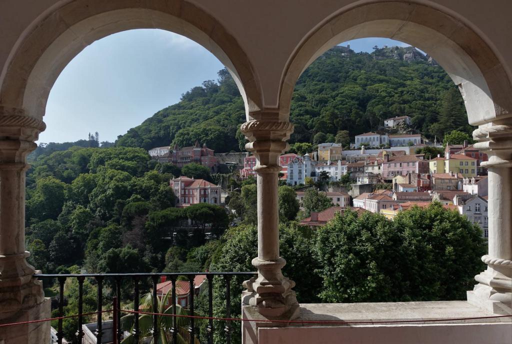 Sintra: Blick aus dem Königspalast zur Maurenburg (2023)