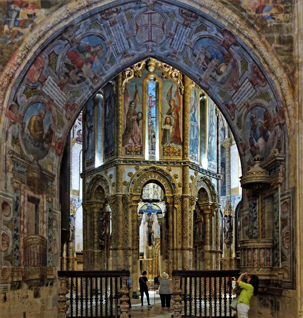 Tomar: Christusritterkloster - Templerkirche [Blick durch den Bogen zw. Templerkirche und Christusritterkirche] (2023)