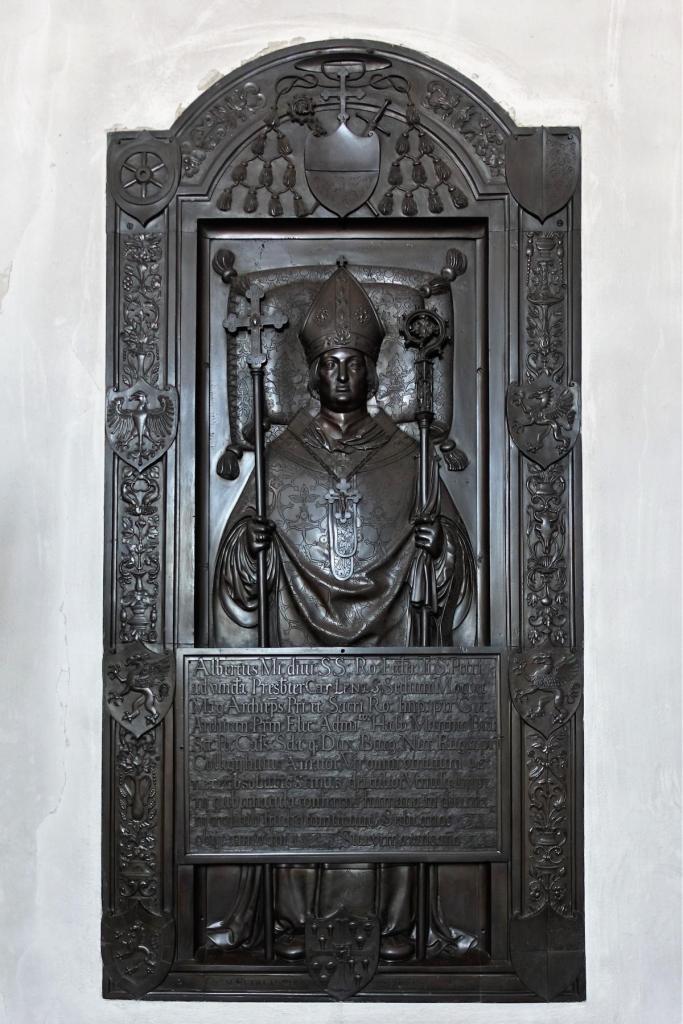 Aschaffenburg: Stiftskirche Epitaph für Albrecht von Brandenburg von Peter Vischer (2022)