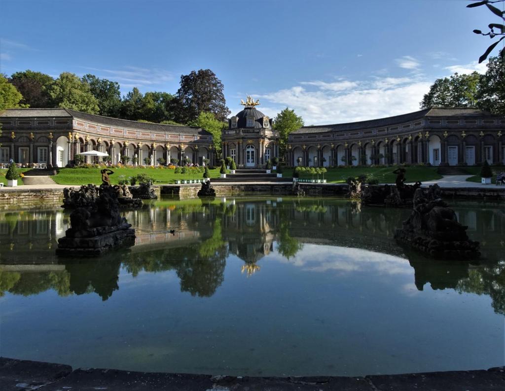 Eremitage: Neues Schloss und Großes Bassin (2023)