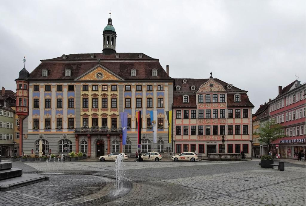Coburg: Marktplatz - Rathaus und Sparkasse (2023)
