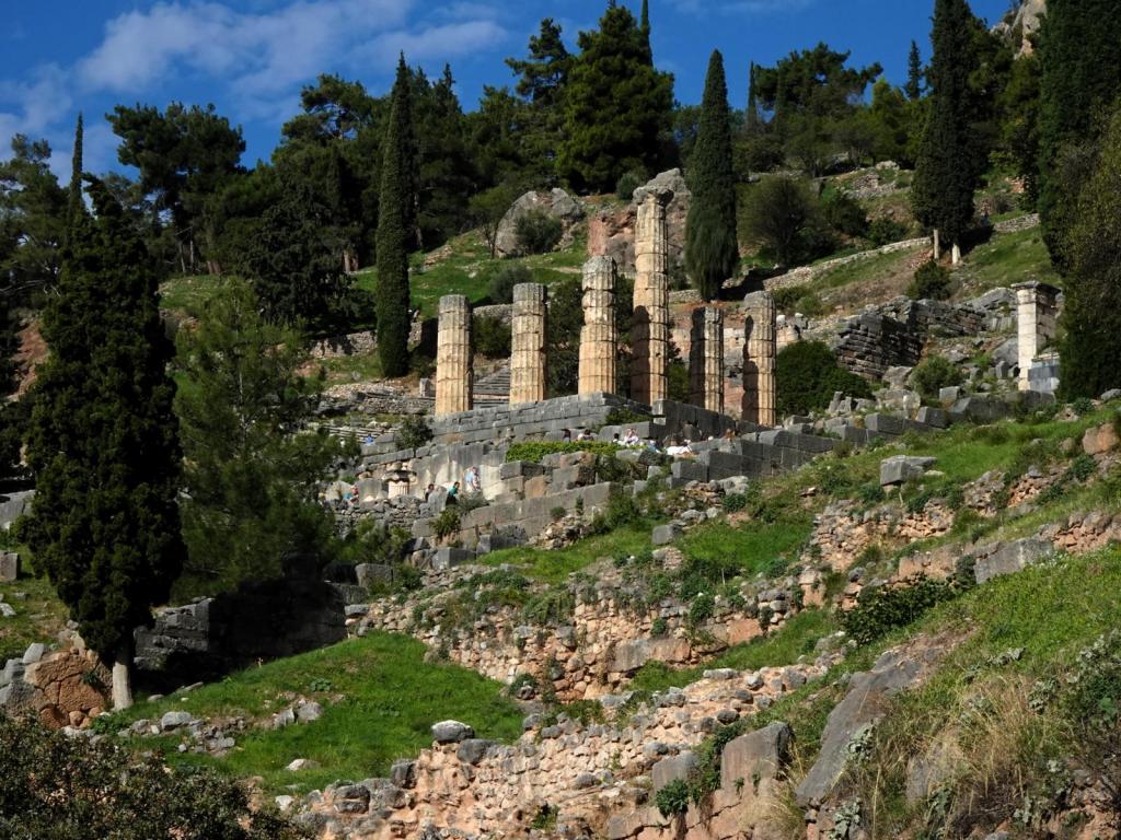 Delphi: Apollon-Heiligtum Blick zum Apollontempel (2023)
