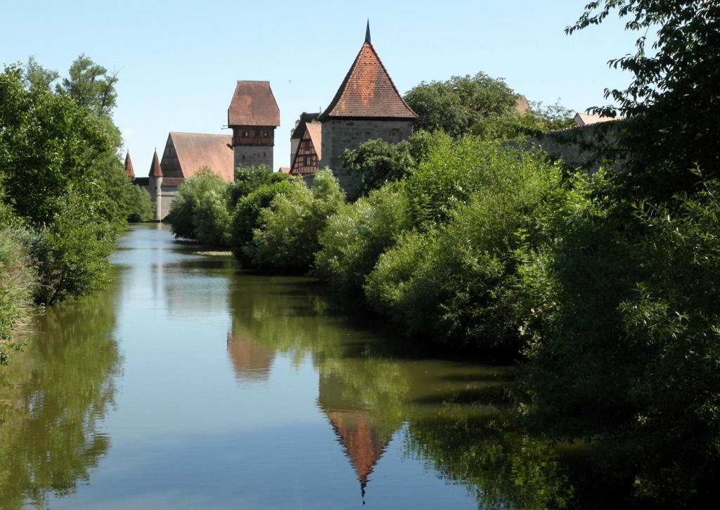 Dinkelsbühl: Stadtmauer im Osten, Mitte Bäuerlinsturm (2017)