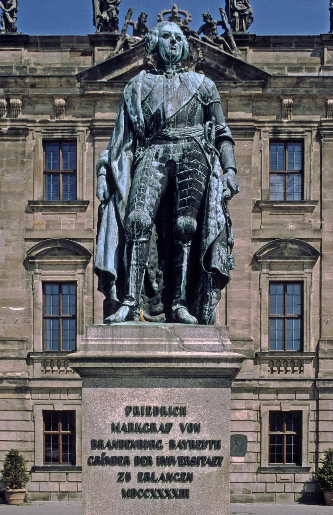 Erlangen: Schlossplatz Markgraf Friedrich-Denkmal (2005)
