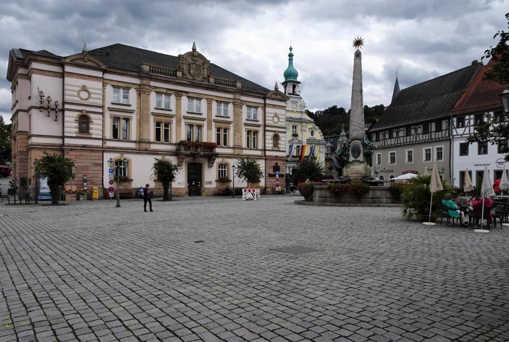 Kulmbach: Marktplatz mit Vereinshaus und Luitpoldbrunnen (2023)