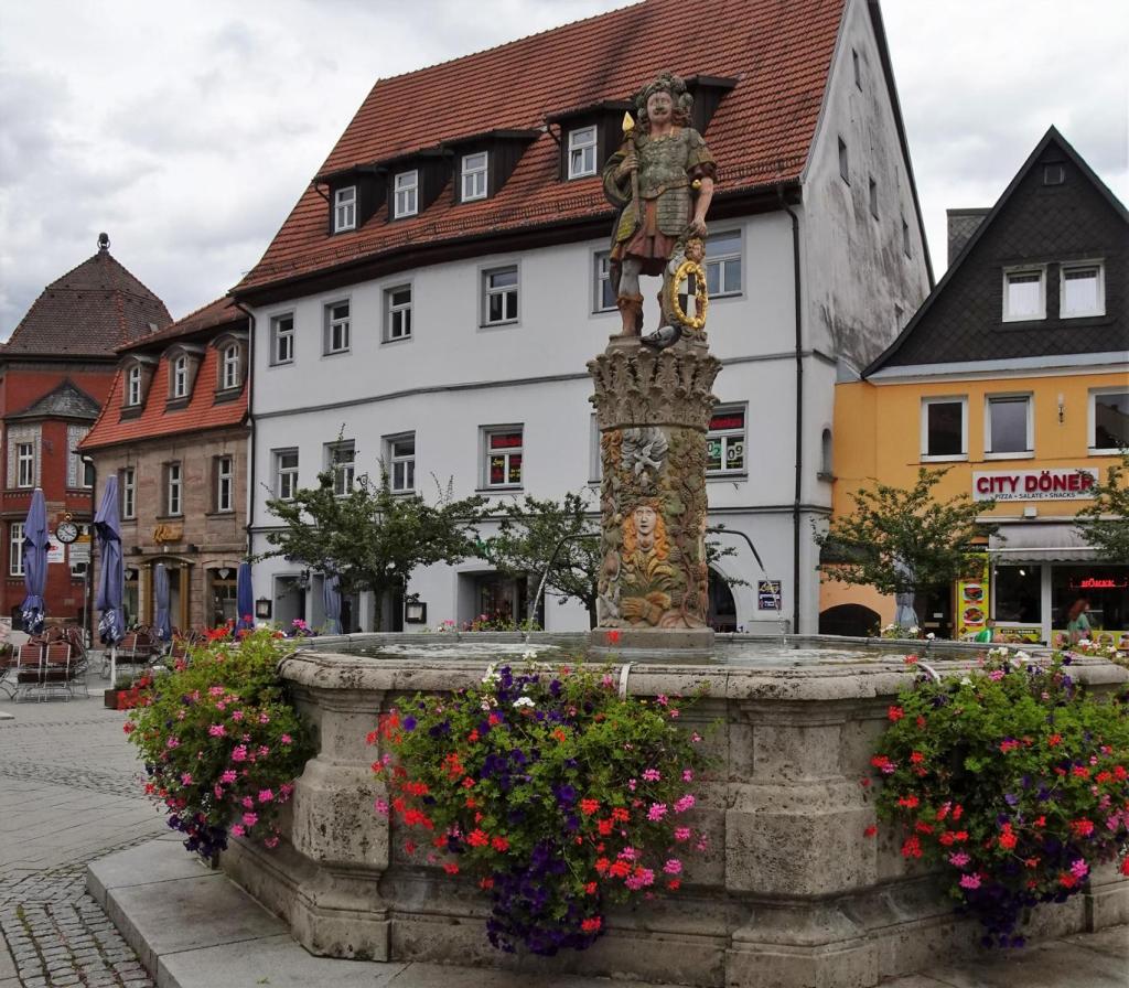 Kulmbach: Zinsfelderbrunnen auf dem Holzmarkt (2023)