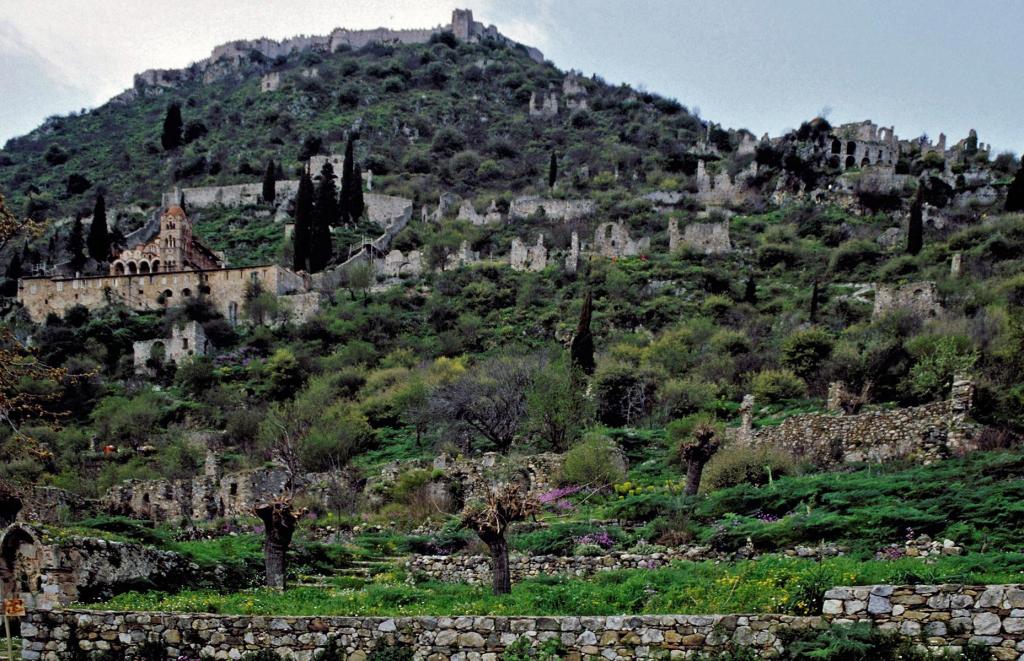 Mistra: Burgberg, links Pantanassa-Kloster (1996)