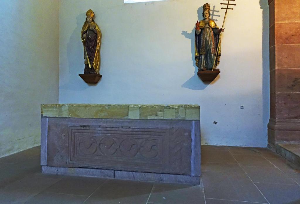 Murbach: Abteikirche Grabmal für 7 Mönche, die beim Ungarneinfall 925 starben (2023)