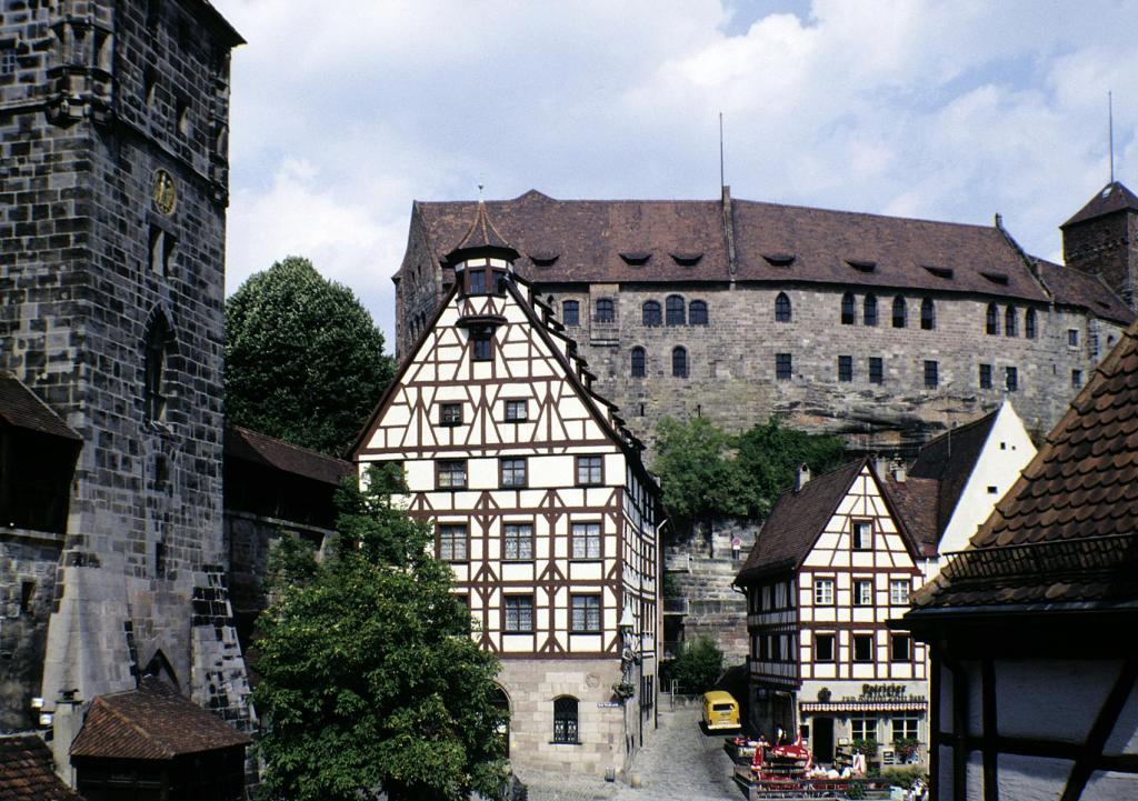 Nürnberg: Blick vom Dürerhaus zur Burg (1986)
