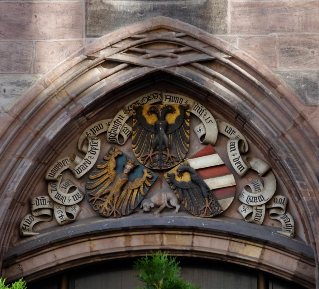 Nürnberg: Mauthalle Wappen über dem Portal (2022)