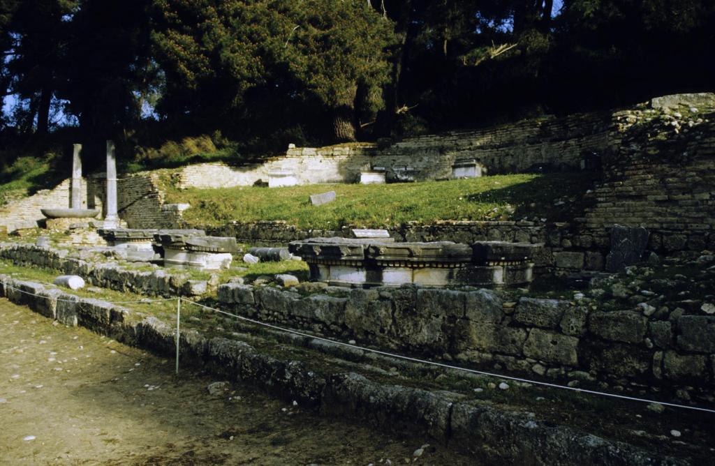 Olympia: Exedra des Herodes Atticus (1996)