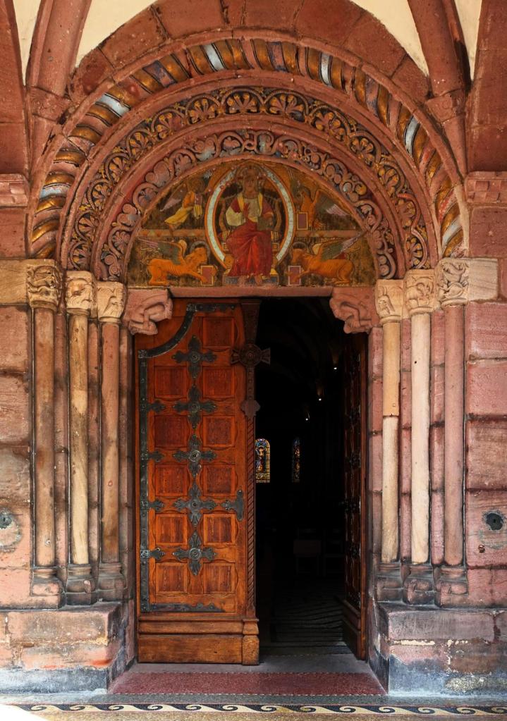 Schlettstadt [frz. Sélestat]: Fideskirche [frz. Ste-Foy] Portal in der Vorhalle (2023)