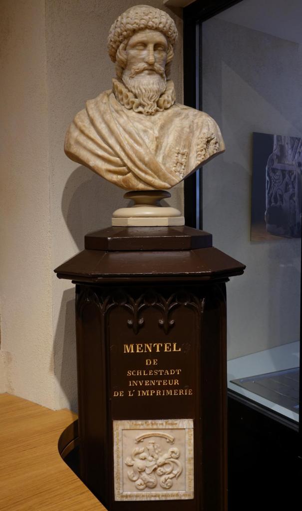 Schlettstadt [frz. Sélestat]: Humanistenbibliothek Büste von Beatus Rhenanus (2023)