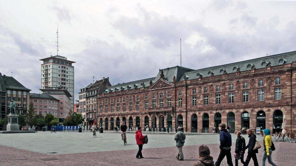 Straßburg: Kleberplatz, rechts Aubette (2011)