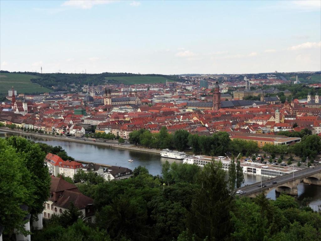 Würzburg: Altstadt [Blick vom Käppele] (2022)