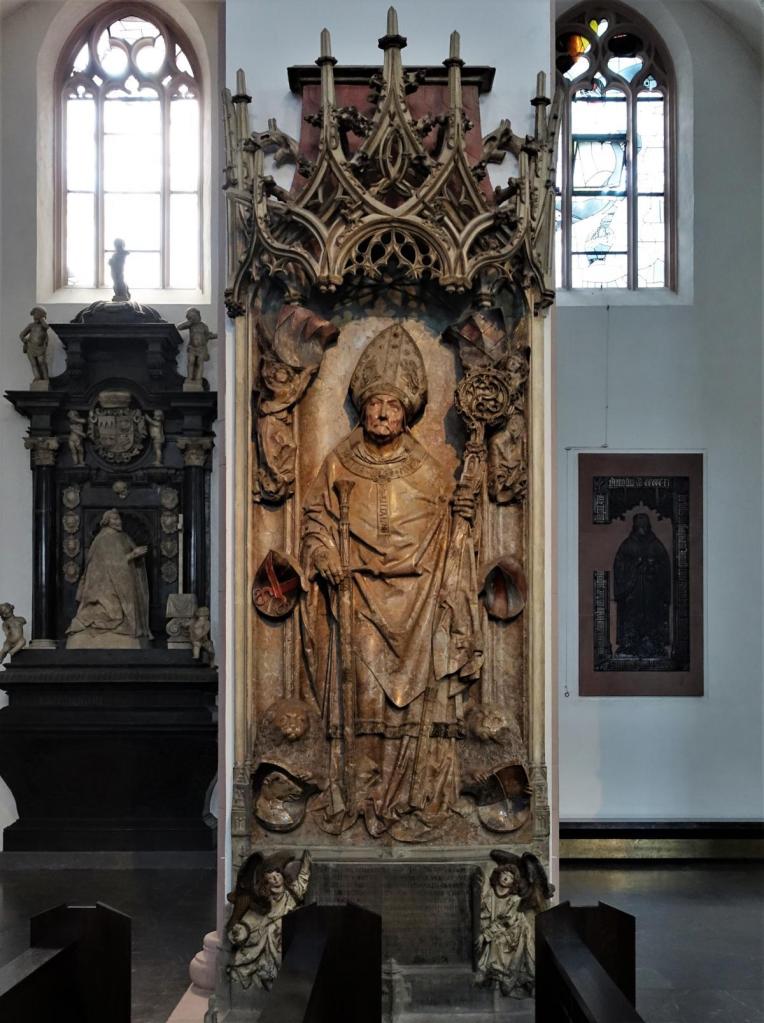 Würzburg: Dom Grabmal Rudolf von Scherenberg [+1495] von T. Riemenschneider (2022)