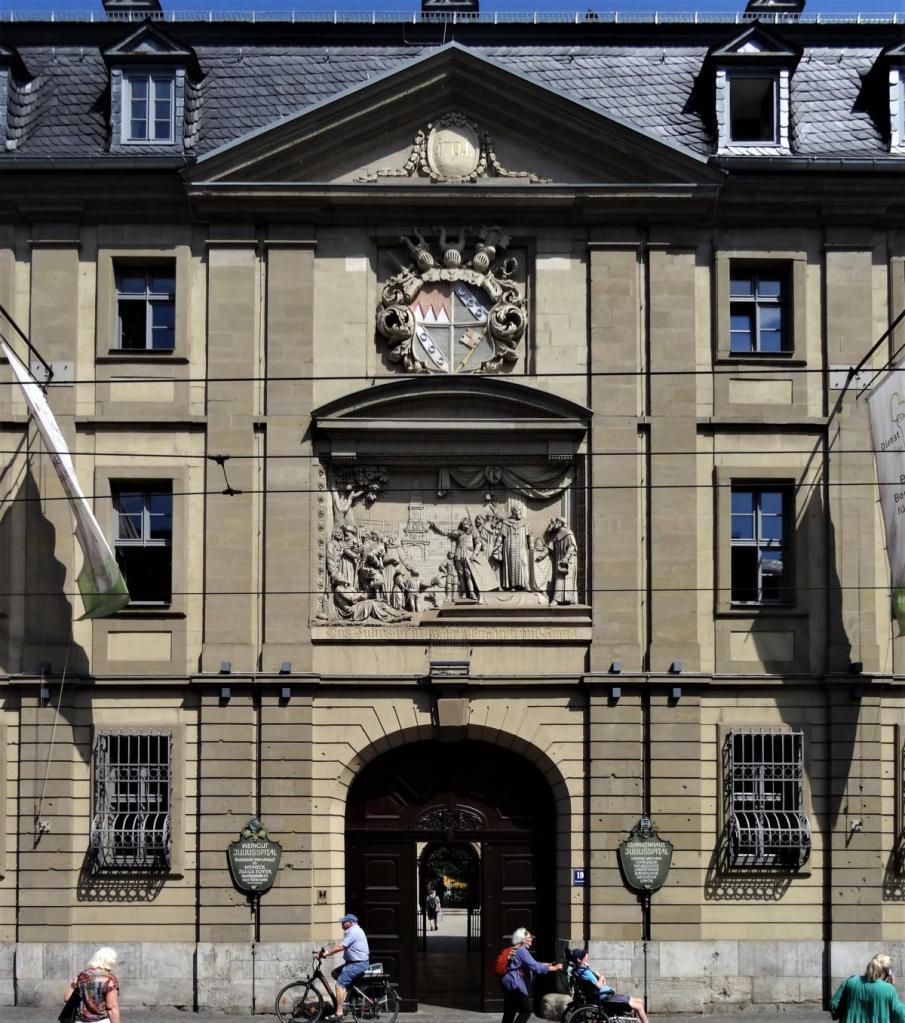 Würzburg: Juliusspital Eingang (2022)