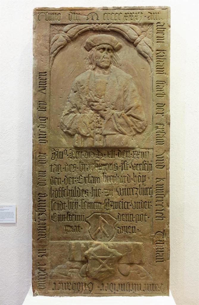 Würzburg: Mainfränkisches Museum [Museum für Franken] - Grabstein für T. Riemenschneider (2022)