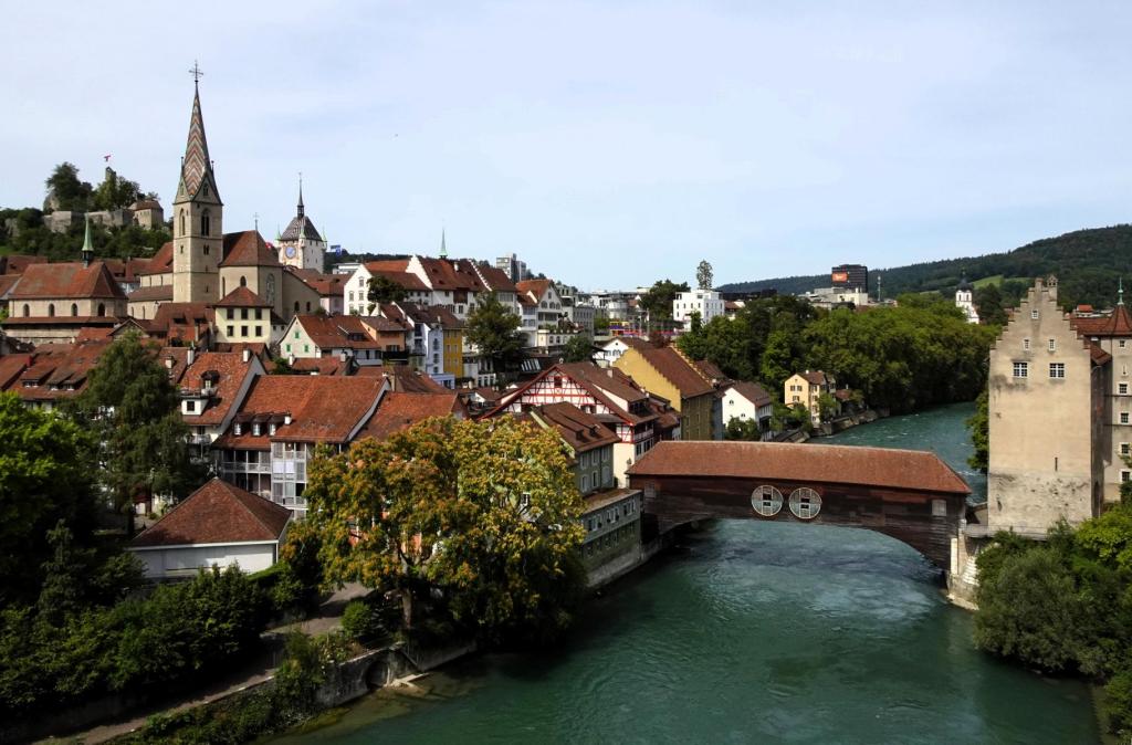 Baden: Altstadt, Gedeckte Holzbrücke, Landvogteischloss (2023)