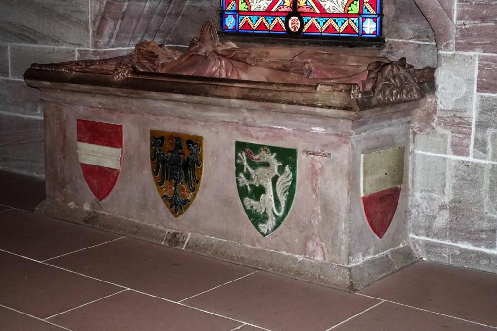 Basel: Münster Chorumgang - Grabmal der Königin Anna von Hohenberg [Gemahlin Rudolfs von Habsburg] und ihres Söhnchens Karl (2023)