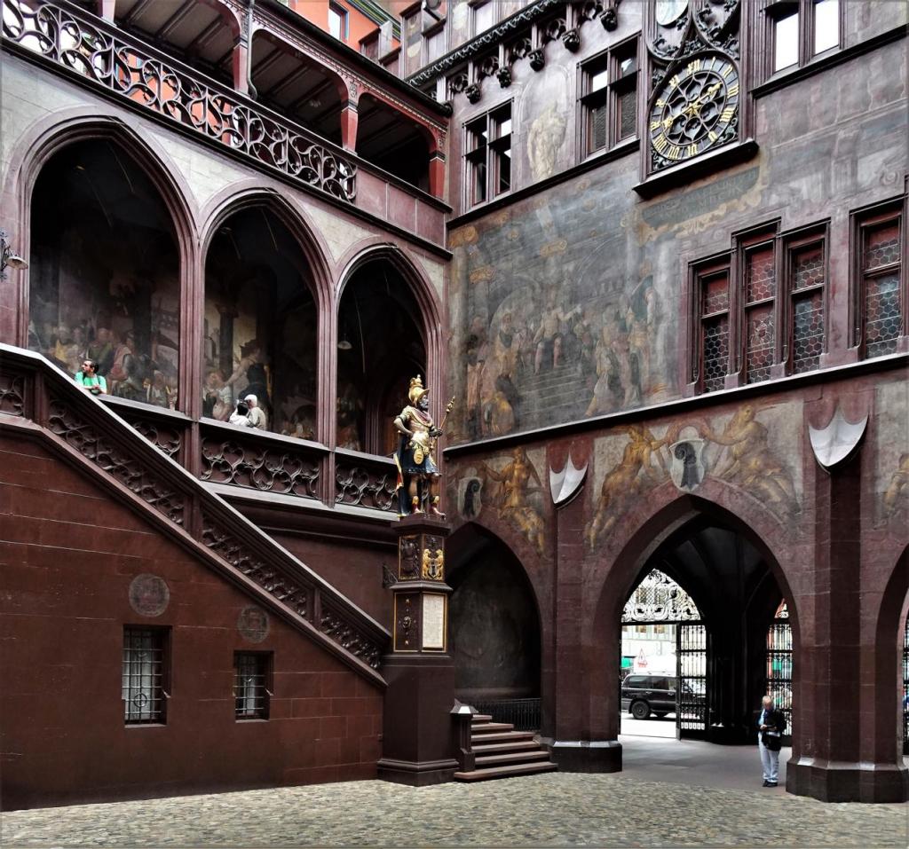 Basel: Rathaus Innenhof (2023)