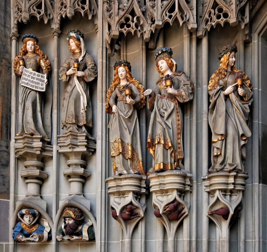 Bern: Münster Hauptportal - linkes Gewände [kluge Jungfrauen] (2023)
