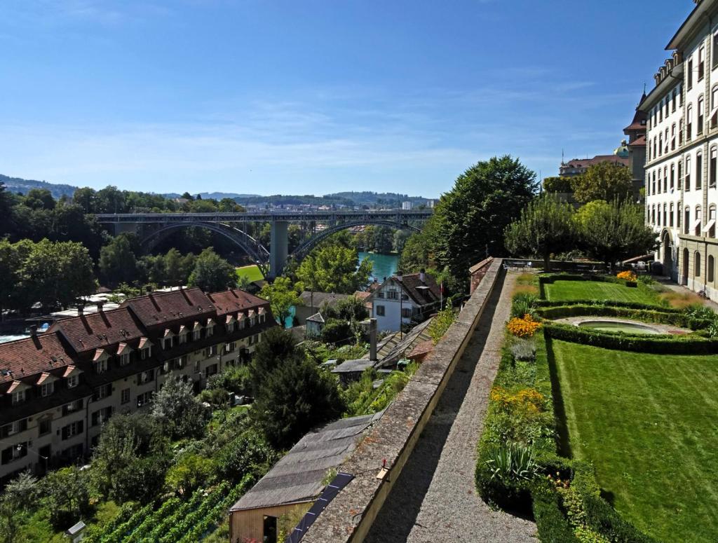 Bern: Blick von der Münsterplattform zur Kirchenfeldbrücke (2023)