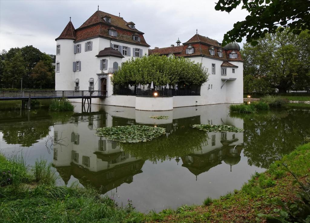 Bottmingen [bei Basel]: Weiherschloss (2023)