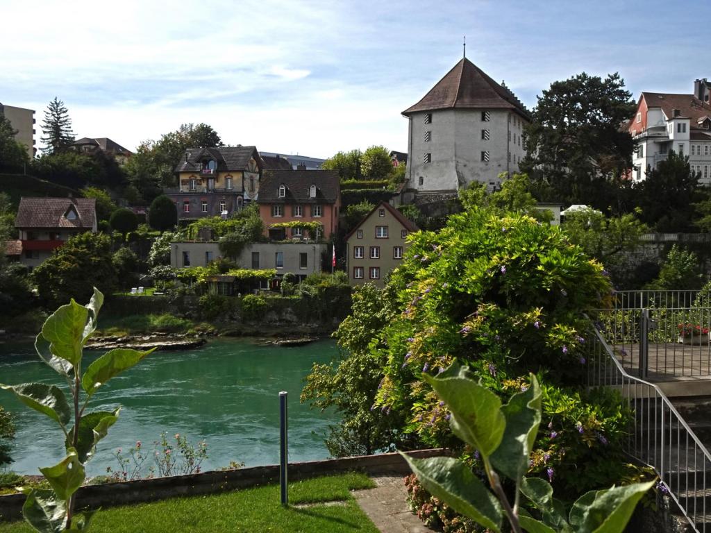 Brugg: Blick über die Aare, rechts Salzhaus (2023)