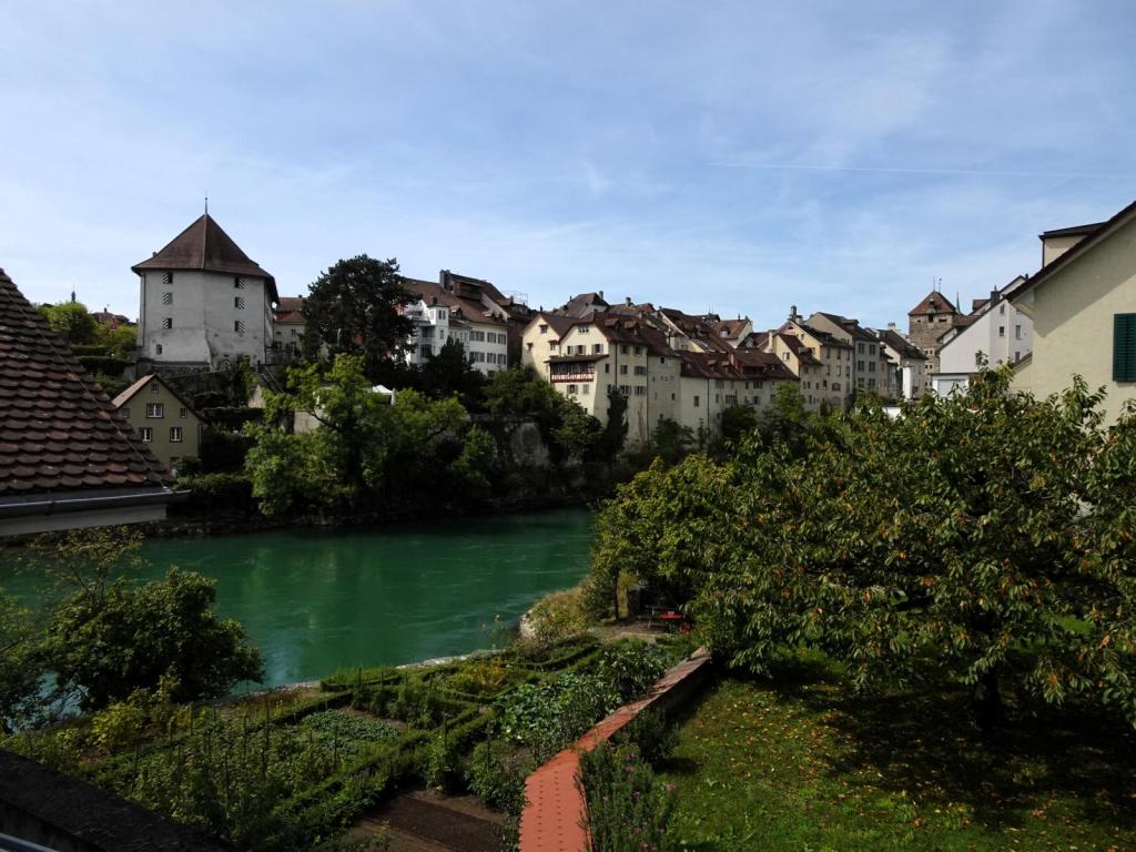 Brugg: Blick über die Aare, links Salzhaus (2023)