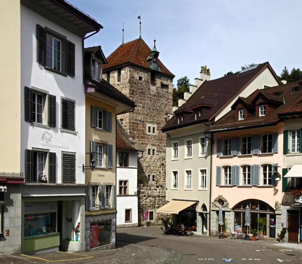 Brugg: Hauptstraße, Mitte Schwarzer Turm (2023)