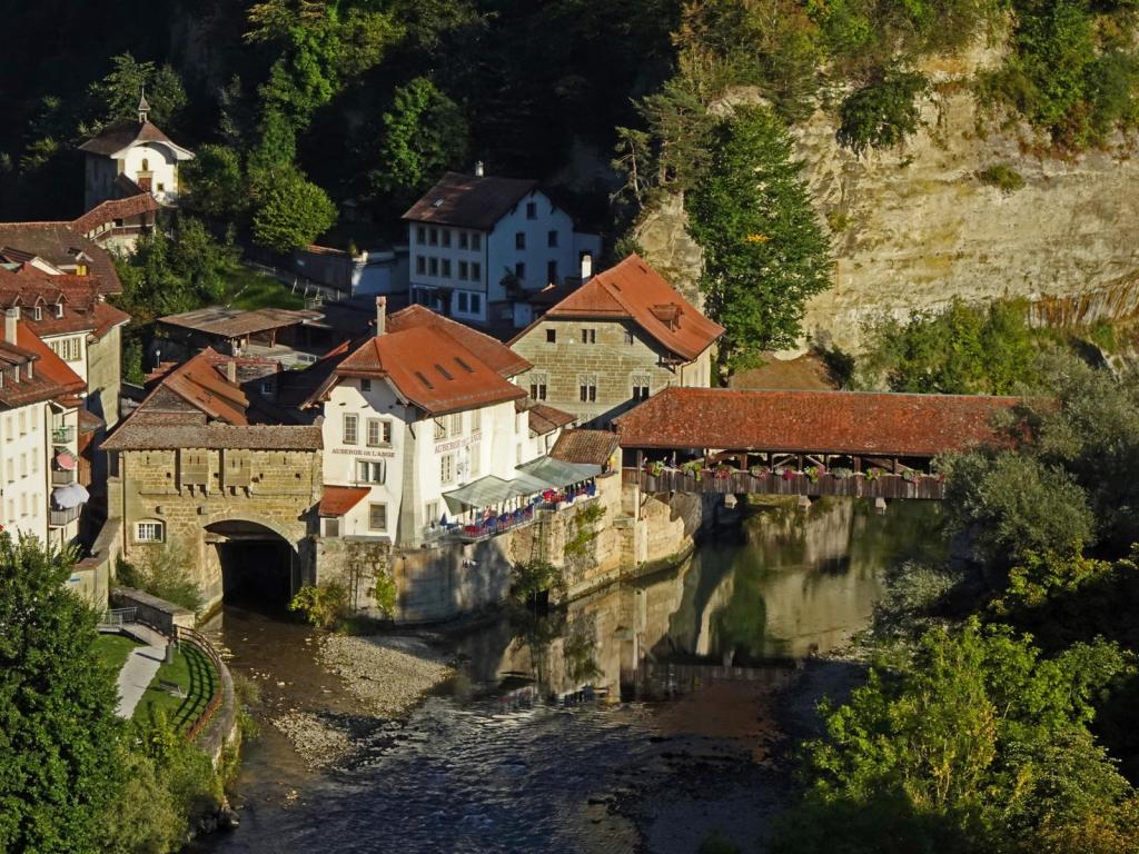 Freiburg [Fribourg]: Galteramündung und Bernbrücke (2023)