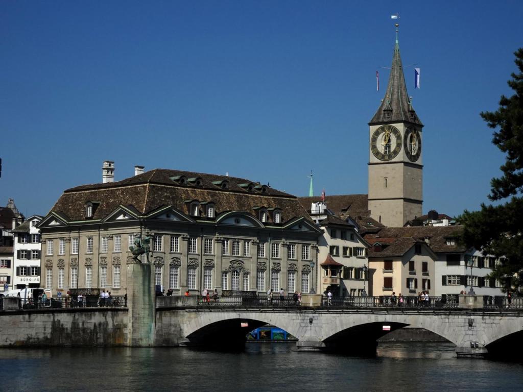 Zürich: Zunfthaus zur Meise und Peterskirche (2023)