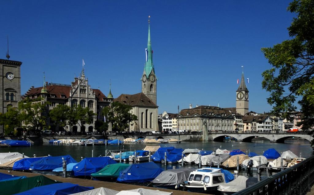Zürich: Stadthaus - Fraumünster - Zunfthaus zur Meise - Peterskirche (2023)